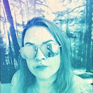 Meet your Posher, Denise